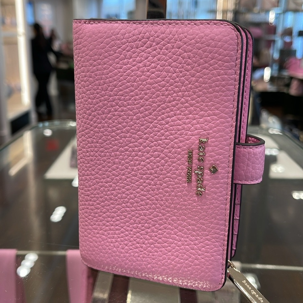 Kate Spade Lena Medium Bifold Wallet
Mandawilla
NWT - Picture 11 of 16